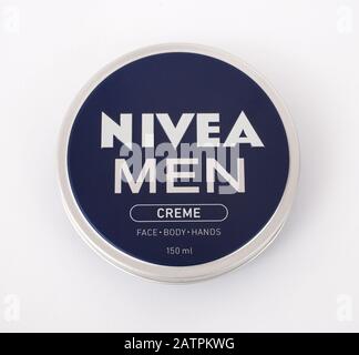 Une baignoire de Nivea pour moi crème Banque D'Images