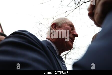 Le Prince de Galles quitte un magasin TK Maxx à Tooting High Street, Londres, après avoir rencontré des employés qui sont des anciens de Prince's Trust au magasin. Photo PA. Date De L'Image: Mardi 4 Février 2020. Voir l'histoire de PA ROYAL Charles. Crédit photo devrait lire: Luciana Guerra/PA Fil Banque D'Images