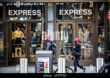 Un magasin de vêtements Express à Times Square New York le jeudi 23 janvier 2020. (© Richard B. Levine) Banque D'Images