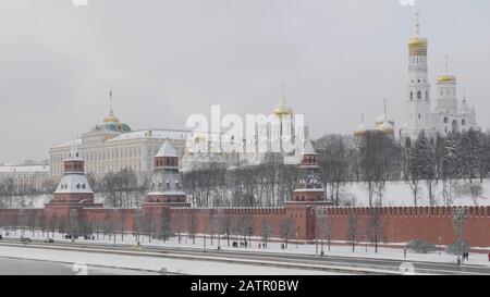 Moscou - 25 JANVIER : Kremlin de Moscou avec une église en hiver le 25 janvier 2019 à Moscou, Russie. Banque D'Images