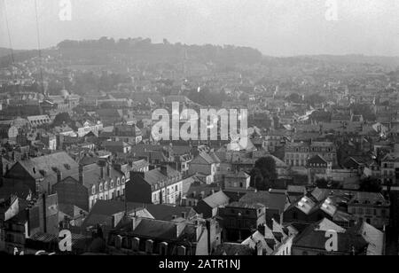 AJAXNETPHOTO.1905 (ENV.).ROUEN, FRANCE. - UNE VUE SUR LES TOITS DE LA VILLE DONNANT SUR LE NORD-EST. PHOTO:AJAX BIBLIOTHÈQUE D'IMAGES VINTAGE REF:ROUEN 1905 56 Banque D'Images