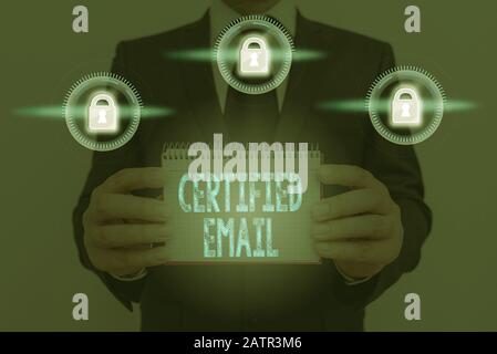 Panneau texte indiquant l'e-mail certifié. Photo d'entreprise présentant un e-mail dont l'envoi est certifié par un tiers neutre Banque D'Images