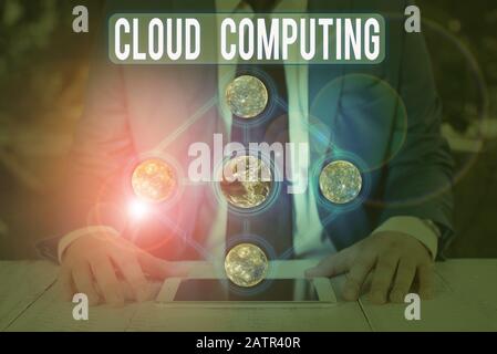 Texte écrit Cloud Computing. Photo d'affaires présentant le stockage et l'accès aux données et programmes sur Internet éléments de cette image fournit Banque D'Images
