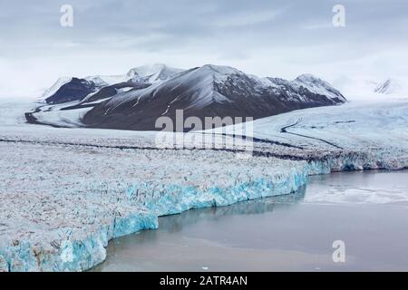 Osbornebreen et Vintervegen, fusionnant les glaciers dans Oscar II Débouches terrestres dans Saint-Jonsfjorden à Spitsbergen / Svalbard, Norvège Banque D'Images