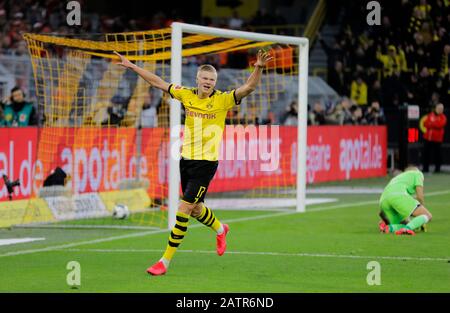Erling Haaland de Borussia Dortmund célèbre marquer un but Banque D'Images