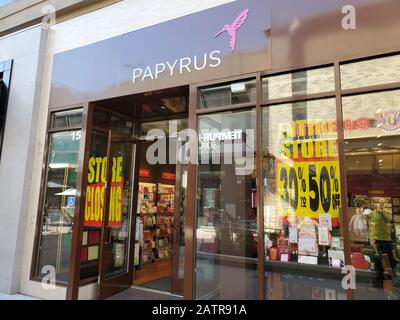 Magasin de cartes de vœux de papyrus avec enseignes lecture fermeture du magasin à Walnut Creek, Californie à la suite de la faillite de la société mère le Groupe de vente de Schurman, le 31 janvier 2020. () Banque D'Images