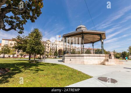 Santander, Espagne. Le Quiosco de Musica (Bandstand) des Jardins de Pereda Banque D'Images