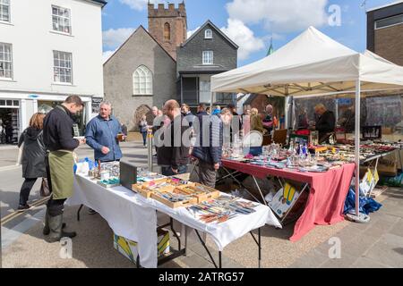 Étals de marché au Abergavenny Food Festival, Pays de Galles, Royaume-Uni Banque D'Images