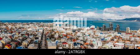 Vue panoramique sur Reykjavík, depuis le sommet de Hallgrimskirkja ; Reykjavik, Islande Banque D'Images