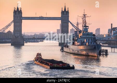 Tower Bridge sur la Tamise, Londres, Angleterre Banque D'Images