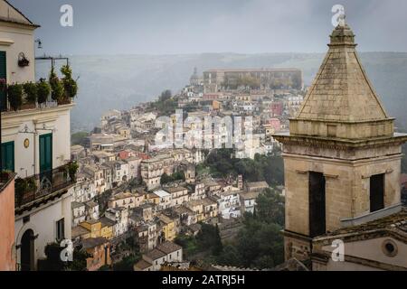 La ville de Ragusa Ibla à partir de l'église Santa Maria delle Scale, Sicile, Italie Banque D'Images