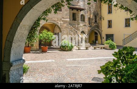 La pittoresque ville de Riva del Garda sur le lac de Garde. Province de Trente, Trentin-Haut-Adige, Italie. Banque D'Images