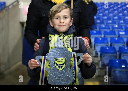 Oxford, Oxfordshire, Royaume-Uni. 4 février 2020. Les fans d'Oxford avec les coupes TiN FA avant la quatrième partie de la coupe FA entre Oxford United et Newcastle United au stade de Kassam, à Oxford, le mardi 4 février 2020. (Crédit: Leila Coker | MI News) la photographie ne peut être utilisée qu'à des fins de rédaction de journaux et/ou de magazines, licence requise à des fins commerciales crédit: Mi News & Sport /Alay Live News Banque D'Images