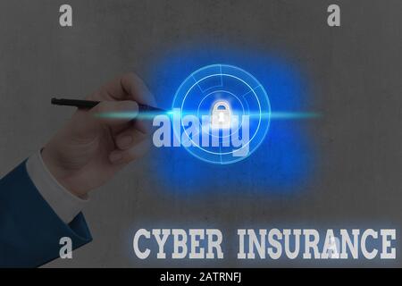 Écriture conceptuelle de la main montrant Cyber Insurance. Concept signifie protéger l'entreprise et les utilisateurs des risques internes Banque D'Images