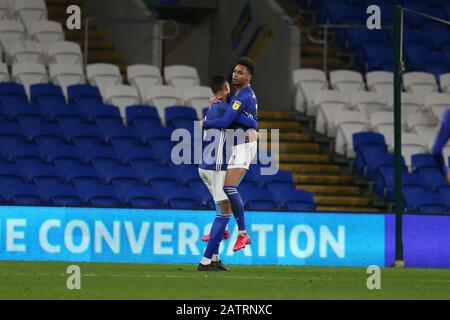 Cardiff, Royaume-Uni. 04 février 2020. Josh Murphy de Cardiff City (r) célèbre avec Robert Glatzel après avoir obtenu son premier but. Emirates FA Cup, 4ème match de replay, Cardiff City v Reading au Cardiff City Stadium le mardi 4 février 2020. Cette image ne peut être utilisée qu'à des fins éditoriales. Utilisation éditoriale uniquement, licence requise pour une utilisation commerciale. Aucune utilisation dans les Paris, les jeux ou une seule édition de club/ligue/joueur. Pic par Andrew Orchard/Andrew Orchard sports photographie/Alay Live news crédit: Andrew Orchard sports photographie/Alay Live News Banque D'Images