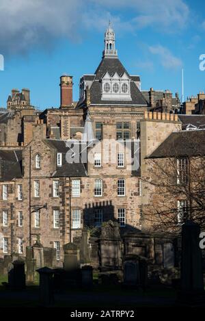 Ligne née de l'association de la vieille ville d'Édimbourg Greyfriars Kirkyard, vu à partir de. Banque D'Images