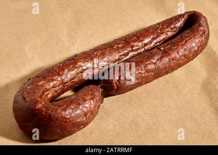 Une version de Pennsylvanie d'un Kielbasa fumé, la saucisse polonaise classique, comme faite à Shanendoah, en Pennsylvanie. Banque D'Images