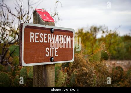 Panneau de réservation au camping, Oliver Lee Memorial State Park; Alamogordo, Nouveau-Mexique, États-Unis d'Amérique Banque D'Images