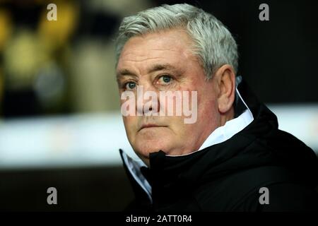 Oxford, ANGLETERRE - LE 4 FÉVRIER prochain, Steve Bruce, entraîneur-chef de Newcastle, lors de la quatrième édition de la FA Cup, entre Oxford United et Newcastle United, au stade de Kassam, à Oxford, le mardi 4 février 2020. (Crédit: Leila Coker | MI News) la photographie ne peut être utilisée qu'à des fins de rédaction de journaux et/ou de magazines, licence requise à des fins commerciales crédit: Mi News & Sport /Alay Live News Banque D'Images