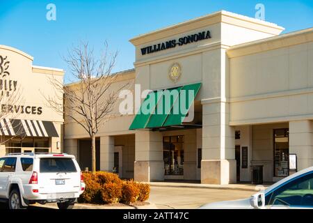 Extérieur du magasin William Sonoma, vente de produits et d'appareils de cuisine fine dans le centre commercial Bradley Fair, Wichita, Kansas, États-Unis. Banque D'Images