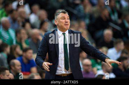 Kaunas, Lituanie. 4 février 2020. Sarunas Jasikevicius, entraîneur en chef de Zalgiris Kaunas, réagit pendant le match de la saison régulière de basket-ball de l'Euroligue entre les Kaunas de Zalgiris de Lituanie et les Olympiacos Pirée de Grèce à Kaunas, en Lituanie, le 4 février 2020. Crédit: Alfredas Pliadis/Xinhua/Alay Live News Banque D'Images