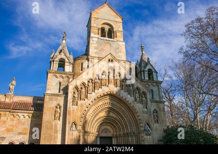 Église de Jaki dans le complexe du château de Vajdahunyad à Budapest Banque D'Images