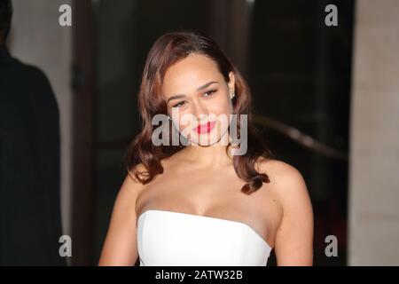 L'actrice Rose Williams assiste au dîner après-fête EE BAFTA à l'hôtel Grosvenor House à Londres, au Royaume-Uni Banque D'Images