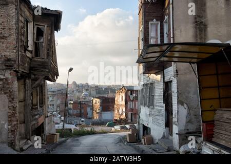 Vieilles maisons dans le quartier historique de Fatih à Istanbul Banque D'Images