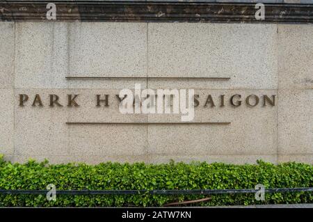 Ho Chi Minh Ville, Vietnam - 24 Août 2017: Panneau D'Entrée De L'Hôtel De Luxe Park Hyatt Saigon Banque D'Images