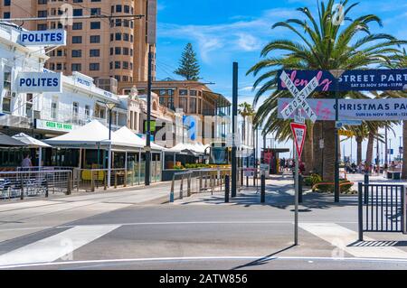 Glenelg, Australie - 13 novembre 2017 : gare de tramway Glenelg sur la place Moseley Banque D'Images