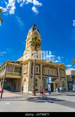 Glenelg, Australie - 13 Novembre 2017 : Hôtel De Ville Et Place Glenelg Banque D'Images