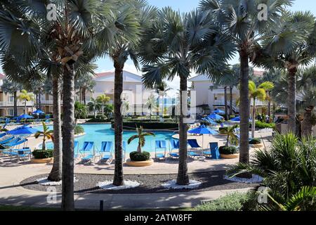 La piscine du St Kitts Marriott Se Trouve à l'ouest des Antilles Banque D'Images