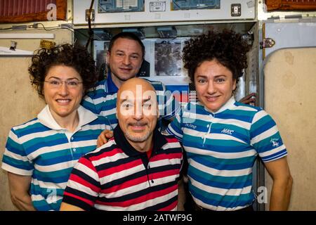 ISS - 31 janvier 2020 - Les astronautes de la NASA Christina Koch, Andrew Morgan et Jessica Meir et ESA (Agence spatiale européenne) sont Dans Le Sens Horaire à partir de la gauche Banque D'Images