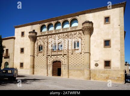 Vue De Face Du Palais De Jabalquinto, Baeza, Province De Jaen, Andalousie, Espagne, Europe Occidentale. Banque D'Images