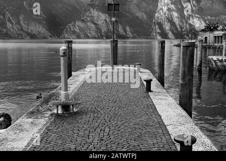 Vues de Torbole, sur le lac de Garde, dans le nord de l'Italie. Banque D'Images