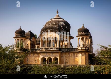 Inde, Rajasthan, Shekhawati, Dunglod, cénotaphe commémoratif Chhatri à la limite sud de la ville Banque D'Images