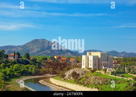 Villa comme un château moderne en Bosnie-Herzégovine Banque D'Images