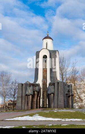 Minsk, Biélorussie - 1 janvier 2020 : la chapelle du complexe commémoratif de l'île des larmes, dans le centre historique de la ville. Un monument dédié à Banque D'Images