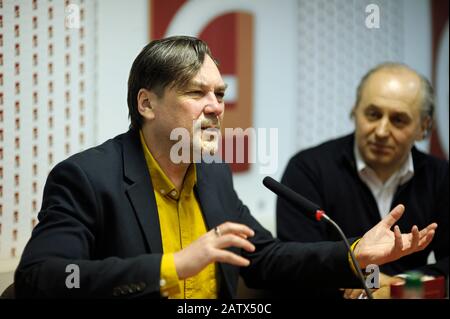 Yurii Anrukhovych, célèbre écrivain ukrainien, donnant la conférence de presse. 10 octobre 2016. Kiev, Ukraine Banque D'Images