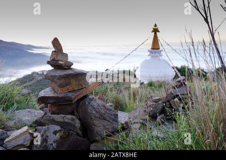 Le Kalacharka Stupa près du centre bouddhiste de Karma Guen à Velez-Malaga dans la région d'Axarquia en Andalousie, Espagne, Europe Banque D'Images