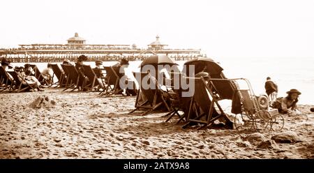 Plage et jetée de Bournemouth, début des années 1900 Banque D'Images