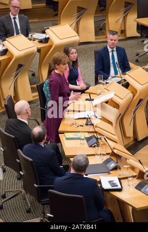 Édimbourg, Royaume-Uni. 5 février 2020. Photo : Nicola Sturgeon MSP - Premier ministre de l'Écosse et chef du Parti national écossais. Déclaration Ministérielle : Examen Des Soins Indépendants. Scènes de la chambre de débat au Parlement écossais, Holyrood à Édimbourg. Crédit : Colin Fisher/Alay Live News Banque D'Images