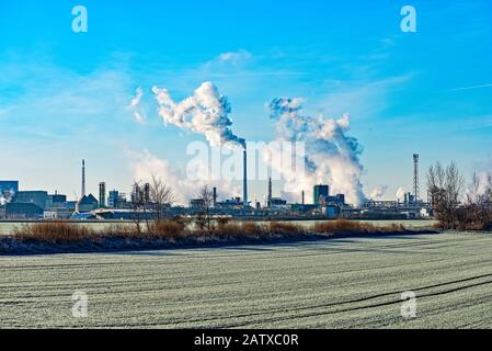 L'usine Leuna de Leuna en Saxe-Anhalt en hiver en Allemagne Banque D'Images