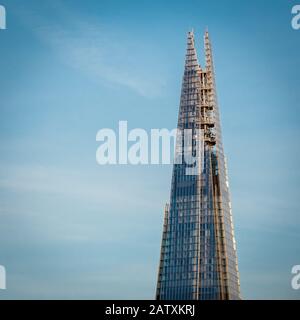 The Shard, Londres. Téléobjectif des étages supérieurs et plate-forme de visualisation du célèbre bâtiment London Shard. Banque D'Images