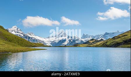 Vue sur le glacier Grindelwald, Bachalpsee avec les sommets du Schreckhorn et du Finsteraarhorn, Grindelwald, Oberland bernois, Suisse Banque D'Images