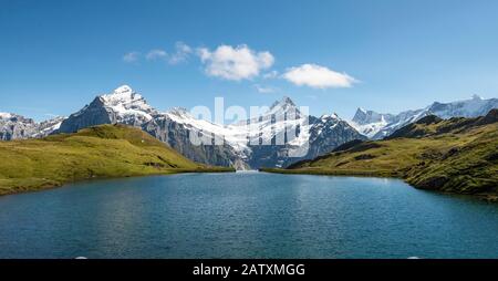 Vue sur le glacier Grindelwald, Bachalpsee avec les sommets du Schreckhorn et du Finsteraarhorn, Grindelwald, Oberland bernois, Suisse Banque D'Images