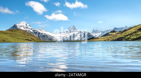 Vue sur le glacier Grindelwald, Bachalpsee avec les sommets du Schreckhorn et du Finsteraarhorn, Grindelwald, Oberland bernois, Suisse Banque D'Images