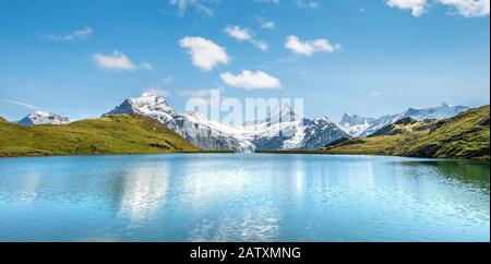 Vue sur le glacier Grindelwald, Bachalpsee avec les sommets du Schreckhorn et du Finsteraarhorn, Grindelwald, Oberland bernois, Suisse Banque D'Images