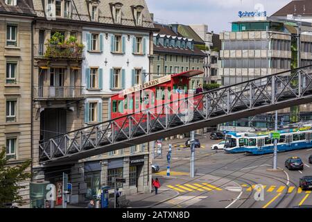 Central Platz, Polybahn, funiculaire, bus, transports, Zurich, Canton de Zurich, Suisse Banque D'Images