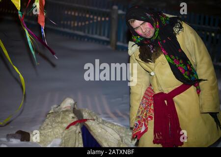 Biélorussie, la ville de Gomil, 13 janvier 2019. Rite d'une soirée généreuse. Cérémonie de Kalyada. Festival folklorique slave à la veille de la vieille nouvelle année.Les Gens Banque D'Images